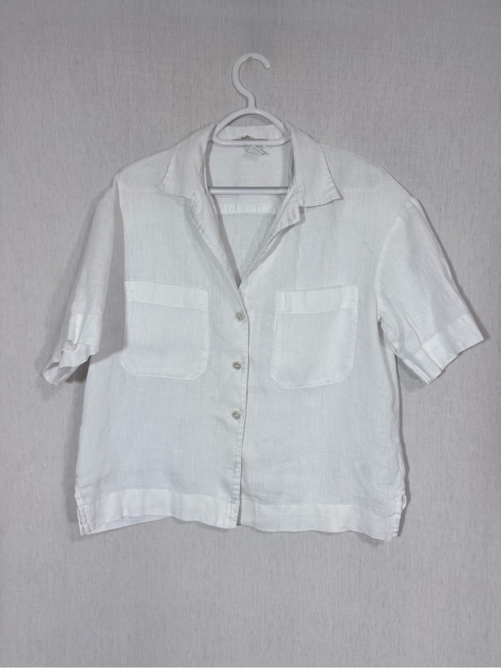 H&M size XS %100 linen Classic crop White Short-Sleeve Button Front shirt